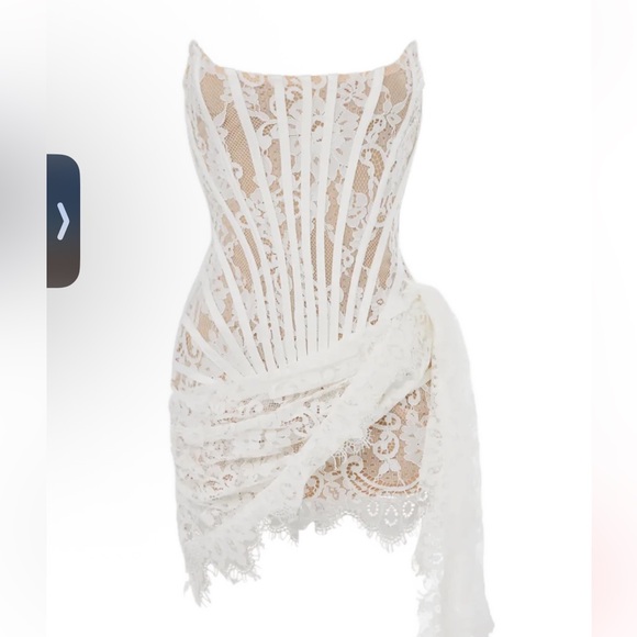 Elegant Lace Dress in Cream/white - Picture 1 of 8